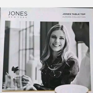 Jones New York  Aurora collection 4/10.5 gold rimmed dinner plates